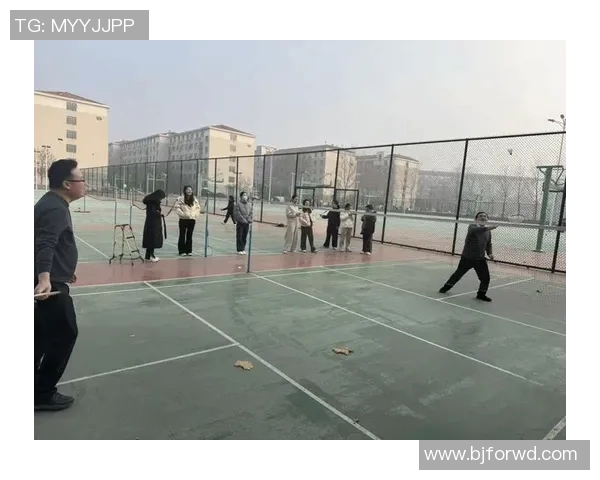 深圳羽毛球队的默契配合与战术探讨聚焦羽毛球运动的团队精神与合作技巧 深圳羽毛球队的默契配合与战术探讨聚焦羽毛球运动的团队精神与合作技巧