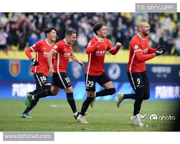 成都足球队创造历史新高耐力排名引发关注与期待 成都足球队创造历史新高耐力排名引发关注与期待